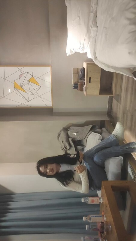 高挑极品170CM！蜂腰长腿美女欲拒还迎，唇舌交缠后终被摁倒床上，蜜穴深处尽享激情缠绵❤️